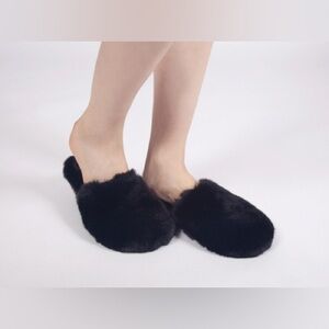 Vivienne Hu VHNY Black Faux Fur Slippers Sz 36, 37 Sz 6, 7 NWOT